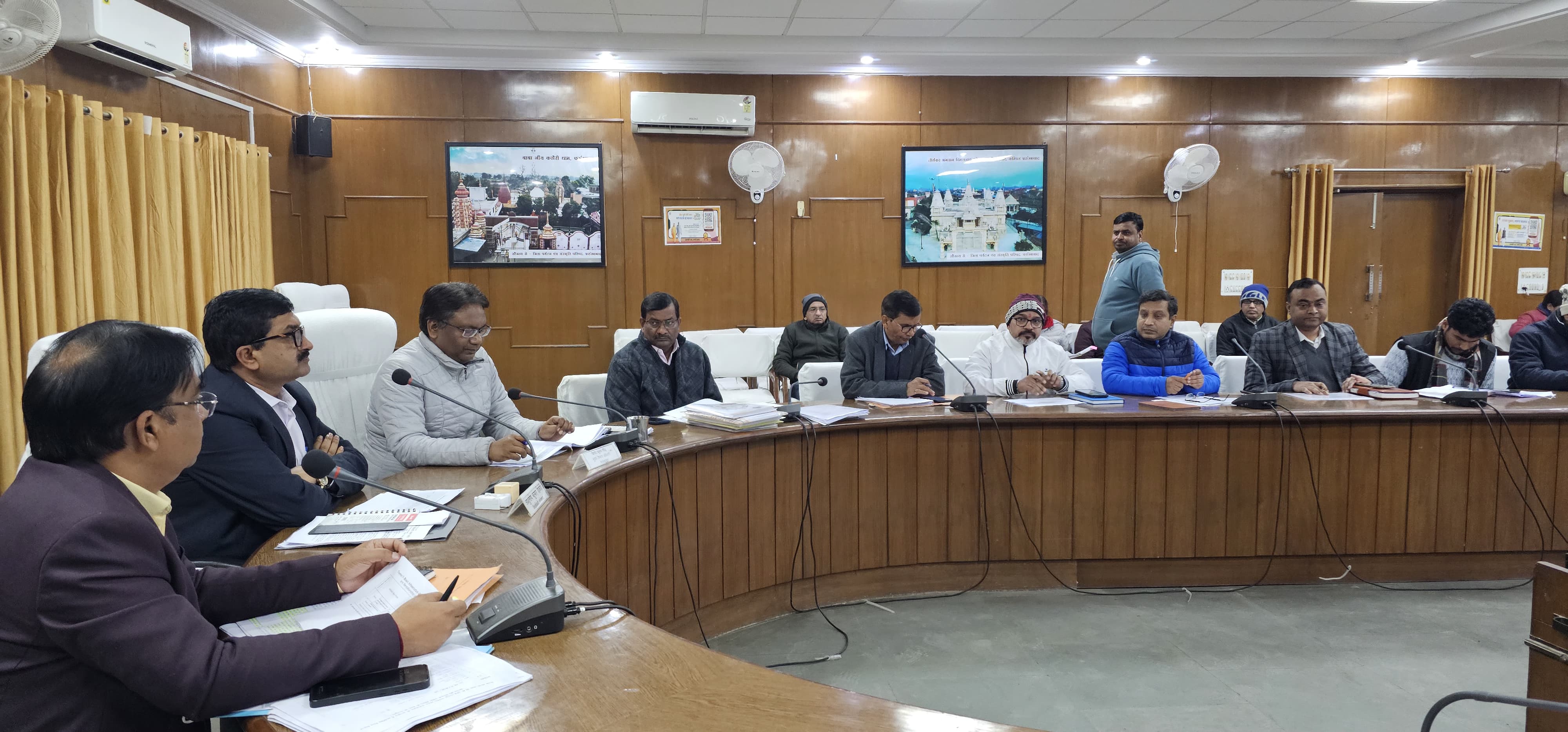फर्रुखाबाद:आकांक्षात्मक विकास खंडों की प्रगति की समीक्षा, डीएम ने जताई नाराजगी