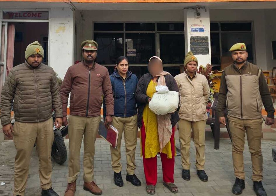 फर्रुखाबाद कोतवाली पुलिस द्वारा 01 अभियुक्ता को 2.7 किलोग्राम नाजायज गांजा के साथ किया गया गिरफ्तार।