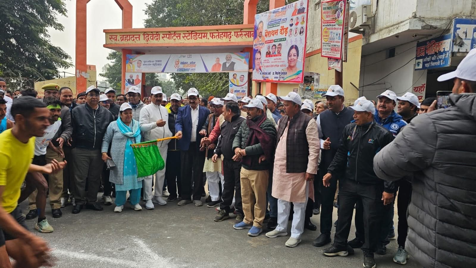 फर्रुखाबाद में मैराथन दौड़ का भव्य आयोजन, भाजपा जिलाध्यक्ष ने दिखायी हरी झंडी।