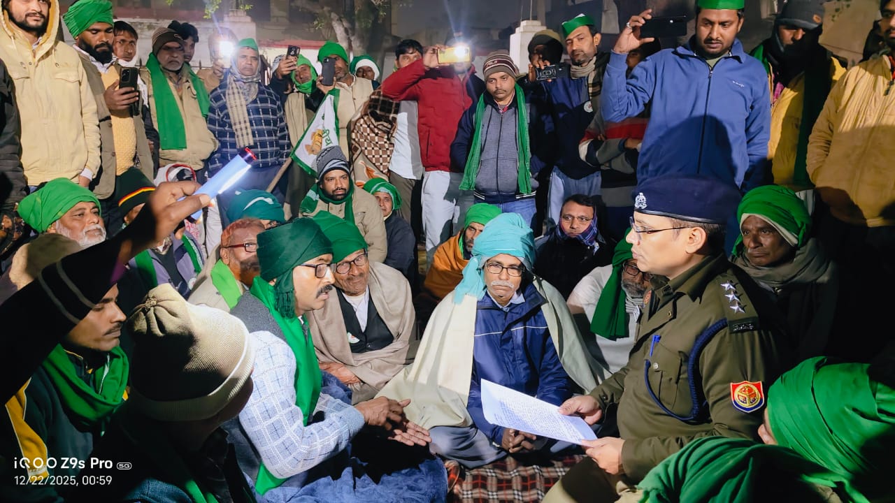 फर्रुखाबाद:थाना शमसाबाद धरना प्रदर्शन स्थगित, 24 घंटे में कार्रवाई का आश्वासन