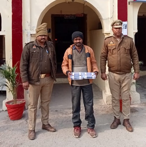 फर्रुखाबाद:पुलिस को बड़ी सफलता: अवैध तमंचा, कारतूस व चोरी के दो मोबाइल के साथ अभियुक्त गिरफ्तार