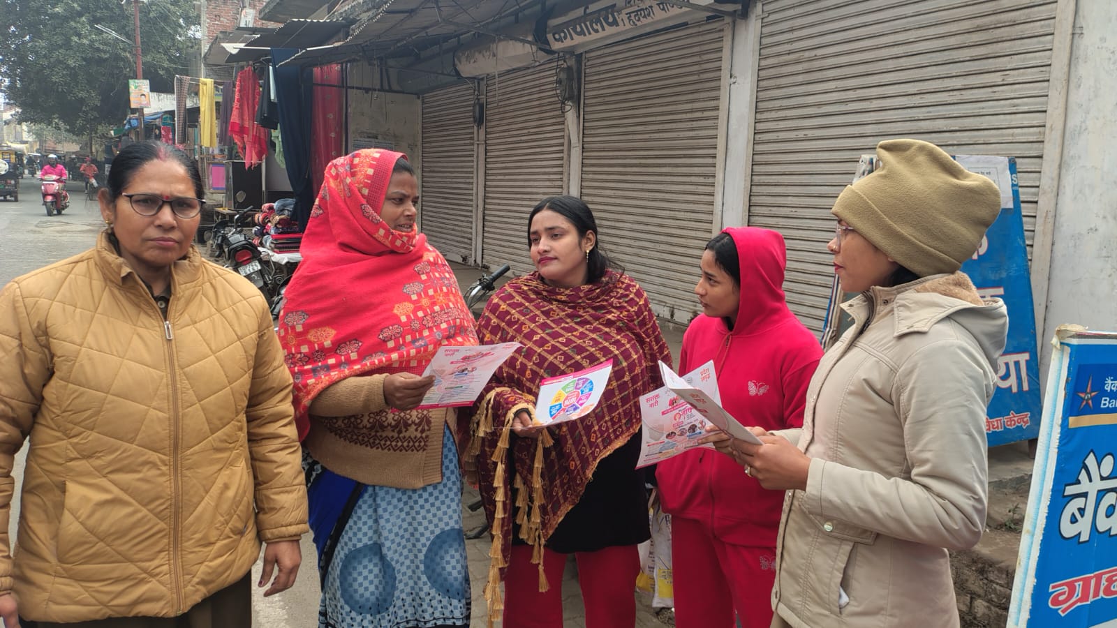 फर्रुखाबाद:मिशन शक्ति 5 के तहत थाना मऊदरवाजा पुलिस ने महिलाओं व बालिकाओं को किया जागरूक