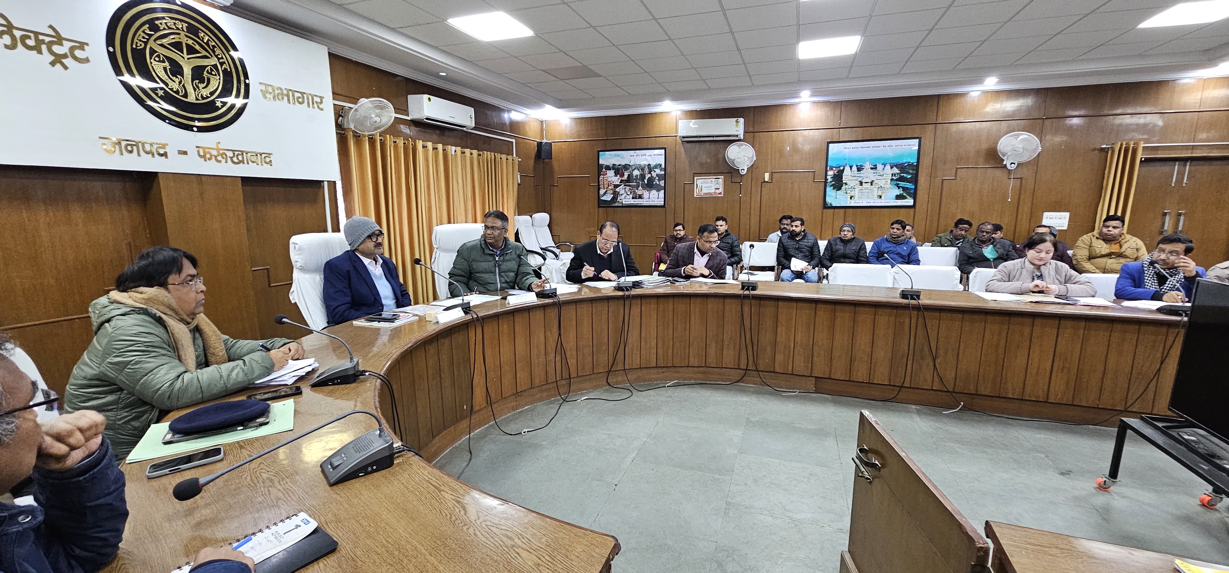 फर्रुखाबाद:मेला श्री रामनगरिया में विकास प्रदर्शनी की तैयारियों को लेकर बैठक, 30 विभागों के 40 स्टॉल लगाए जाएंगे