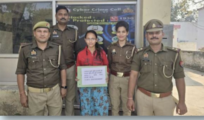 फर्रुखाबाद: साइबर क्राइम पुलिस की बड़ी कामयाबी: ऑनलाइन जॉब के नाम पर ठगे गए ₹46,551 पीड़िता को लौटे
