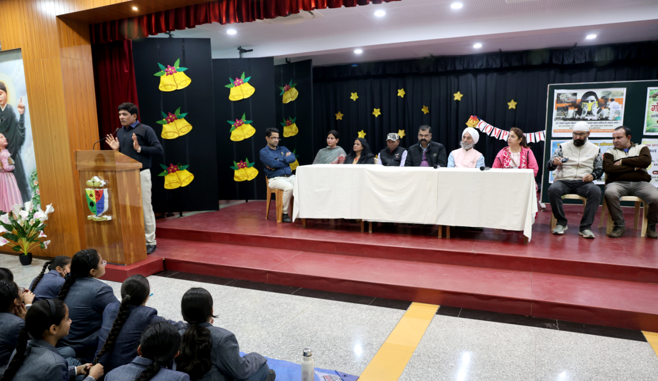 दिल्ली में मानद पशु कल्याण ने गौरैया बचाओ एवं प्रदूषण के विरुद्ध जागरूकता अभियान के तहत होली चाइल्ड सीनियर सेकेंडरी स्कूल टैगोर गार्डन में कार्यक्रम का आयोजन किया
