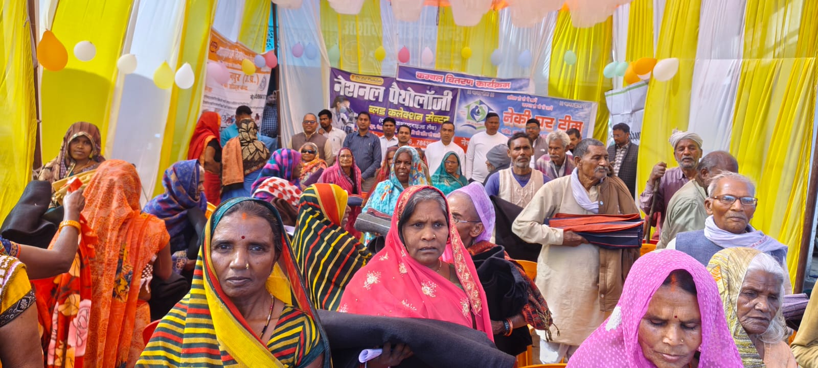 जौनपुर :डॉ सर्वेश कुमार ने नेकी घऱ टीम के साथ दिव्यांग, बेसहारा लोगो को कम्बल बाटकर मनाया जन्मदिन