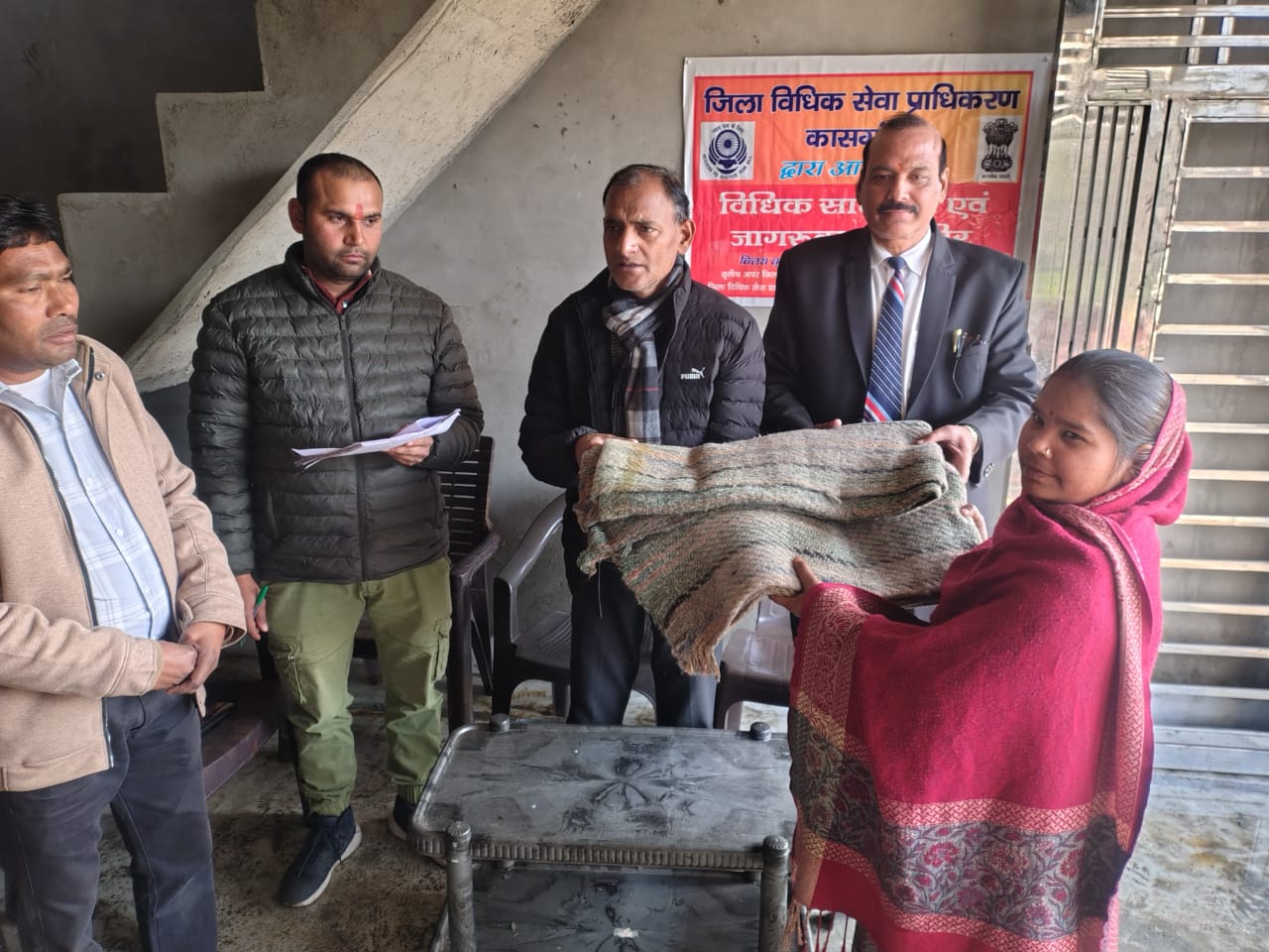 कासगंज :जिला विधिकसेवा प्राधिकरण 13 जनवरी को विधिक साक्षरता अभियान कंबल वितरण का कार्य शुरू