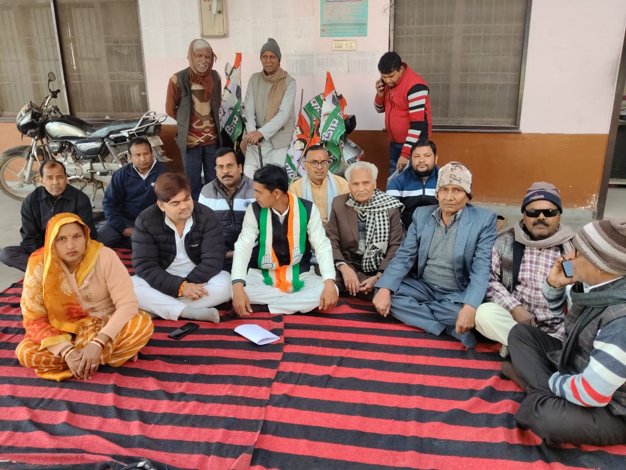 कासगंज:कांग्रेस के पदाधिकारियों ने किया मनरेगा का नाम बदलने ओर वोट चोरी का किया विरोध प्रदर्शन