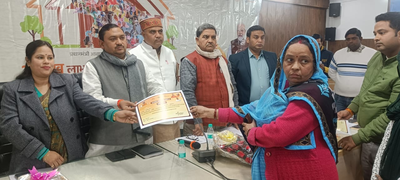 कासगंज :प्रधान मंत्री आवास के 1706लाभार्थियों को मिली पहली किस्त
