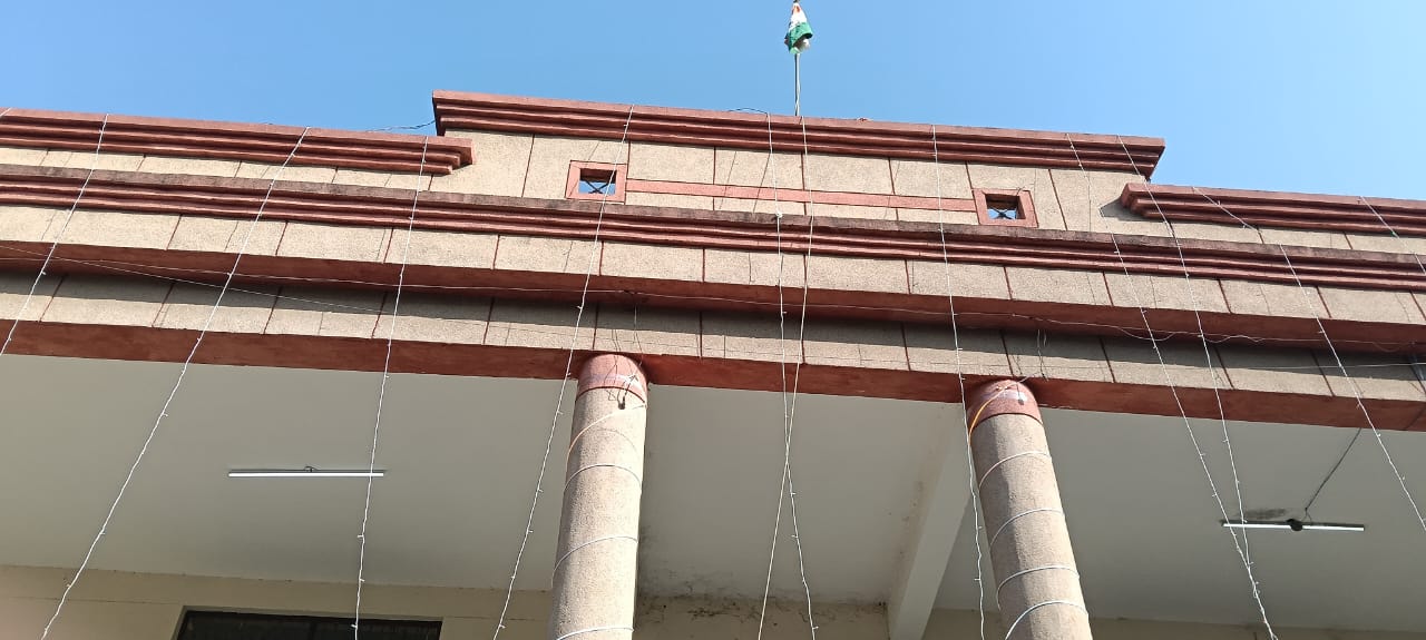 कासगंज :पटियाली उपजिला अधिकारी सभागार में लहराया गया राष्ट्रीय ध्वज