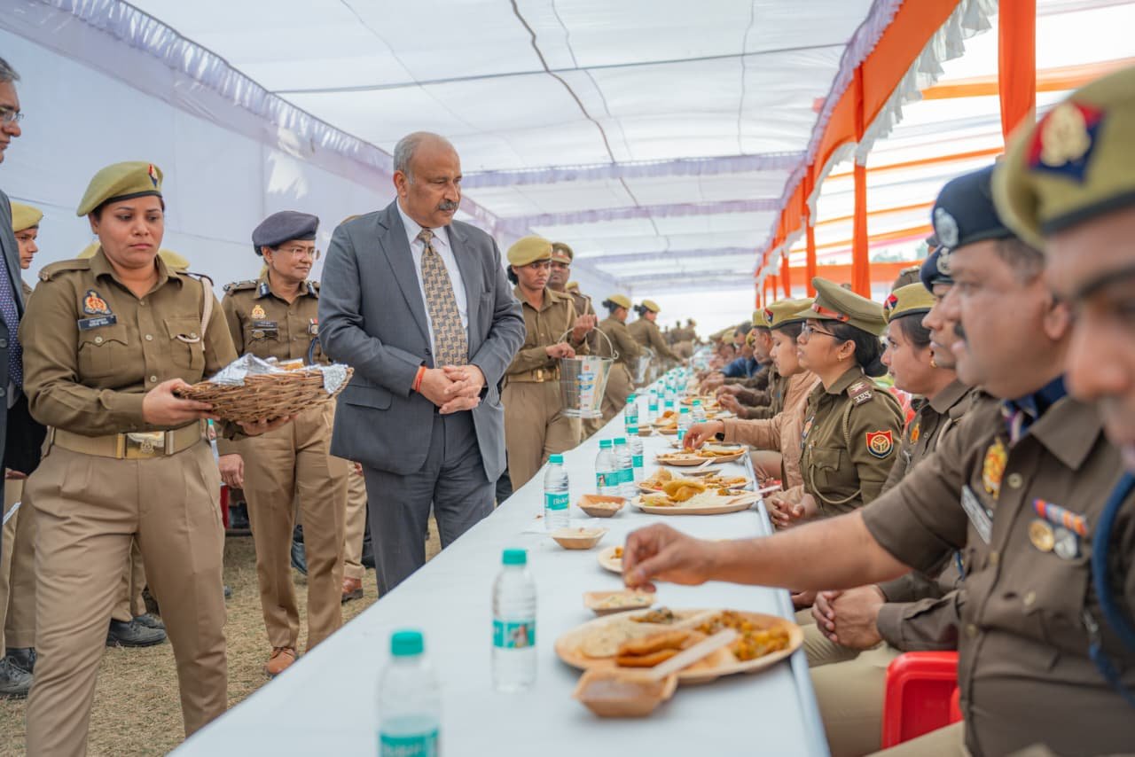 लखनऊ कमिश्नरेट के 6वें स्थापना दिवस पर ‘बड़ा खाना’ आयोजन, डीजीपी राजीव कृष्ण हुए शामिल