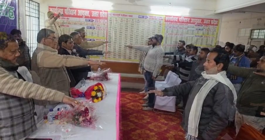 कासगंज : राष्ट्रीय सड़क सुरक्षा माह जनवरी 2026 का उद्घाटन सहायक सम्भागीय परिवहन कार्यालय के परिसर में किया गया