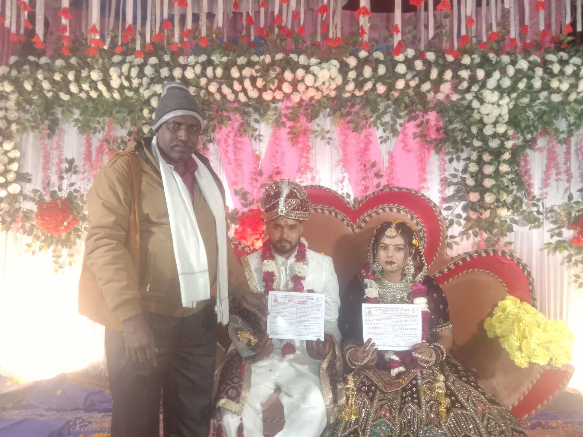 फर्रुखाबाद:बौद्ध रीति से सम्पन्न हुआ अभिषेक–लक्ष्मी का दाम्पत्य सूत्र बंधन, धर्मपाल बौद्ध ने प्रदान किया प्रमाण पत्र