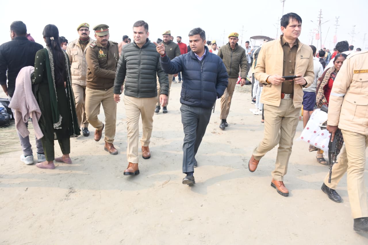 प्रयागराज:जिलाधिकारी ने पौष पूर्णिमा स्नान पर्व के दृष्टिगत घाटों व पार्किंग स्थलों का निरीक्षण कर व्यवस्थाओं का लिया जायजा, दिए आवश्यक निर्देश