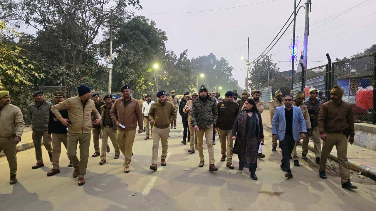 प्रयागराज:माघ मेला क्षेत्र के आवागमन के प्रमुख मार्गों, संगम नोज सहित अन्य प्रमुख घाटों तथा मेला क्षेत्र के व्यवस्थापन का निरीक्षण किया