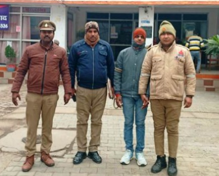 फर्रुखाबाद कोतवाली पुलिस ने वांछित अभियुक्त को किया गिरफ्तार, अवैध वसूली व धमकी का आरोप