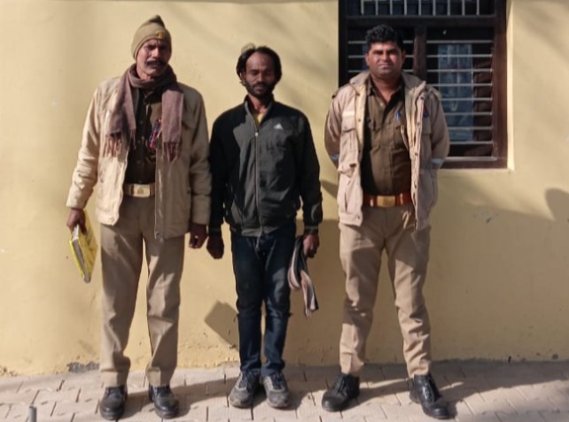 फर्रुखाबाद:थाना कम्पिल पुलिस ने दुष्कर्म के नामजद अभियुक्त को किया गिरफ्तार