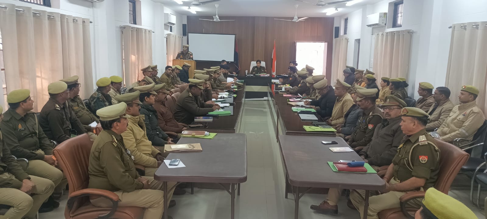 फर्रुखाबाद:पुलिस अधीक्षक की अध्यक्षता में मासिक अपराध समीक्षा बैठक एवं सैनिक सम्मेलन सम्पन्न