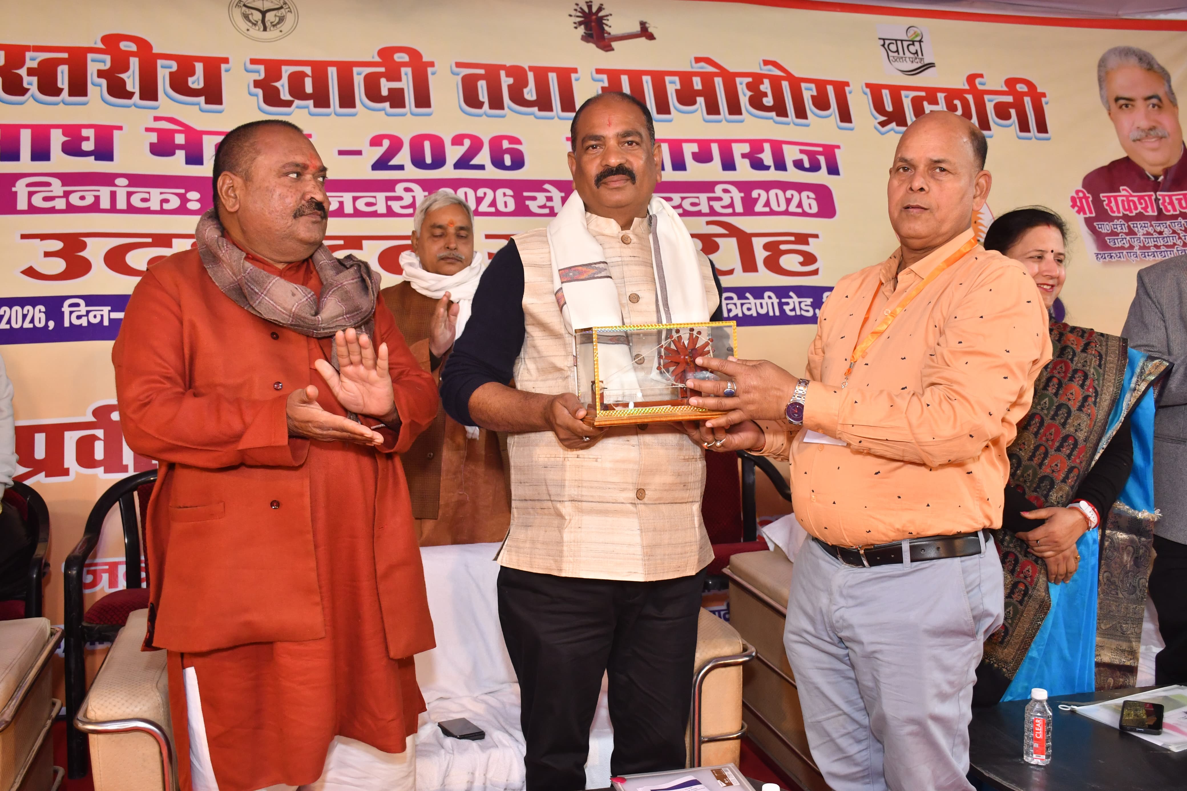 प्रयागराज: 15 फरवरी तक आयोजित मण्डल स्तरीय खादी तथा ग्रामोद्योग प्रदर्शनी का  सांसद फूलपुर ने किया उद्घाटन