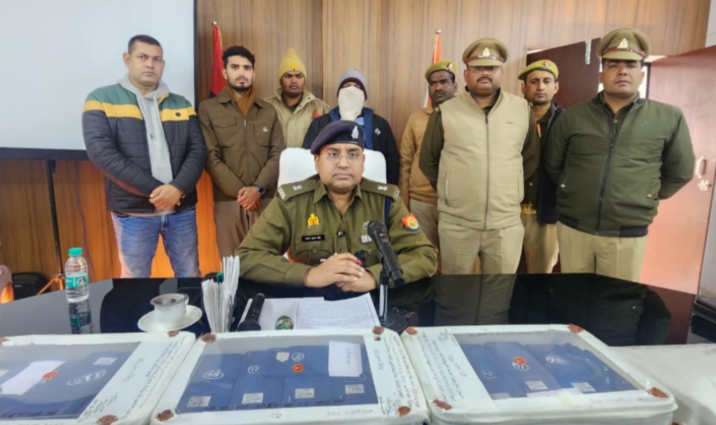 फर्रुखाबाद:कलेक्ट्रेट से गायब 131 स्मार्टफोन बरामद, एक अभियुक्त गिरफ्तार