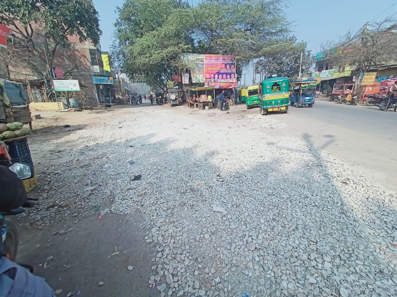 फर्रुखाबाद में गड्ढों की सड़क बनी मौत का जाल, प्रशासन अब एक और मौत का इंतजार कर रहा