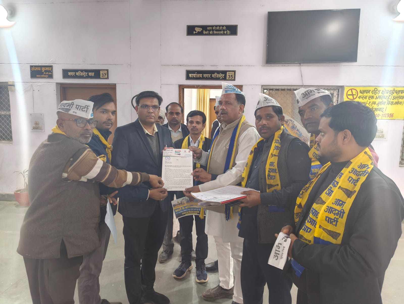 फर्रुखाबाद:मणिकर्णिका घाट पर मंदिर ध्वस्तीकरण के विरोध में आम आदमी पार्टी का प्रदेशव्यापी प्रदर्शन