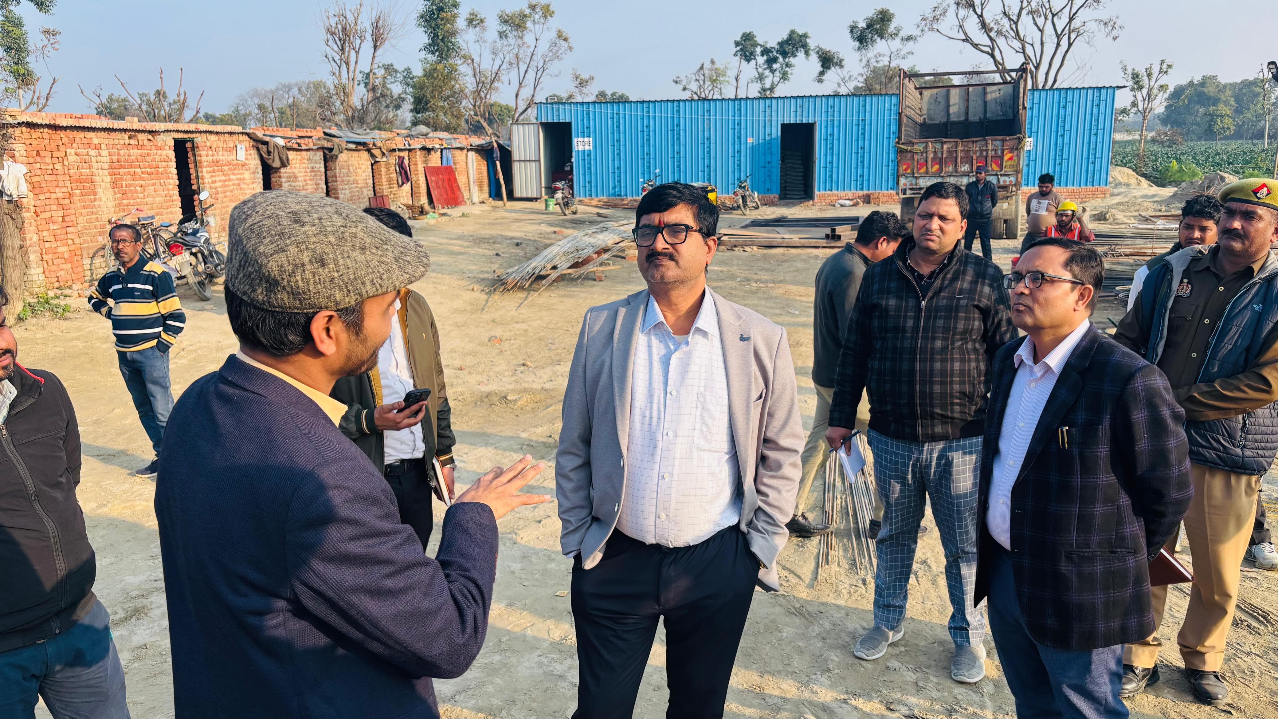 फर्रुखाबाद:शमसाबाद में सीवरेज ट्रीटमेंट प्लांट का जिलाधिकारी ने किया निरीक्षण