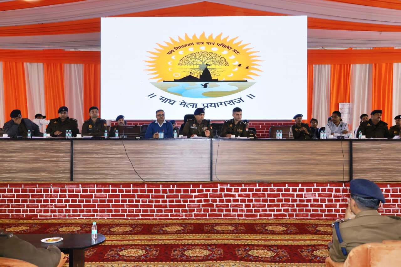 प्रयागराज: माघ मेला–2026 : पुलिस आयुक्त की अध्यक्षता में आगामी स्नान पर्व बसंत पंचमी, अचला सप्तमी एवं गणतंत्र दिवस के दृष्टिगत पुलिस बल की ब्रीफिंग
