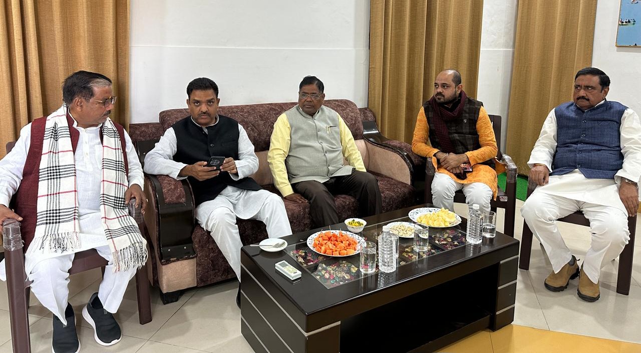 फर्रुखाबाद:राज्य मंत्री असीम अरुण ने फतेहगढ़ पहुंचकर कार्यकर्ताओं से की मुलाकात, 2027 व जिला पंचायत चुनाव को लेकर दिया संगठनात्मक संदेश