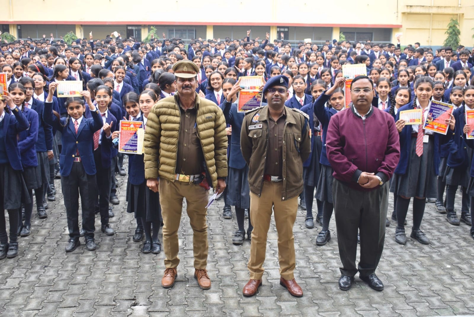 फर्रुखाबाद: यातायात माह के तहत आर्मी पब्लिक स्कूल फतेहगढ़ में सड़क सुरक्षा जागरूकता कार्यक्रम आयोजित
