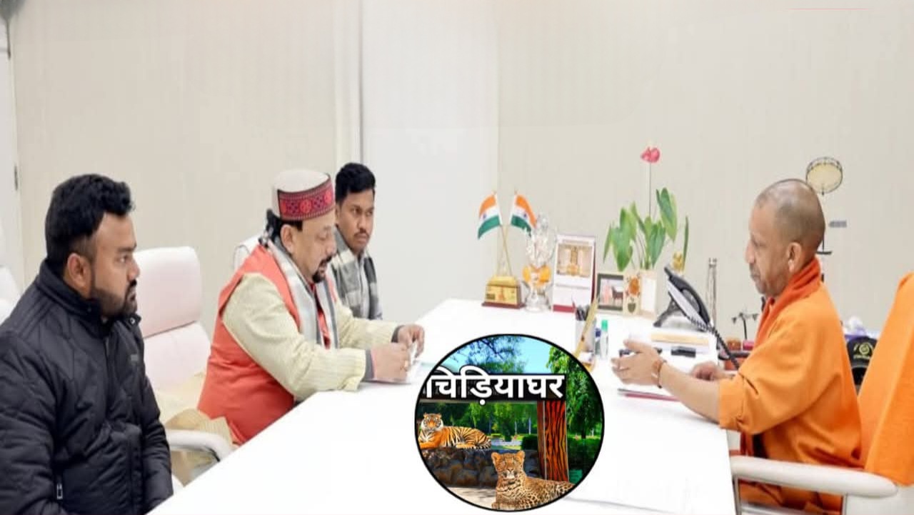 फर्रुखाबाद के विकास को लेकर सांसद मुकेश राजपूत ने सीएम योगी से की मुलाकात, सौंपा मांगों का पत्र