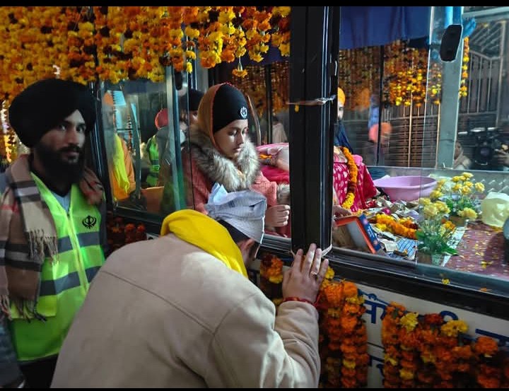 लखीमपुर खीरी : गुरु गोविन्द सिंह प्रकाशोत्सव पर निकली भव्य शोभायात्रा, विधायक ने माथा टेक दी सभी को बधाई