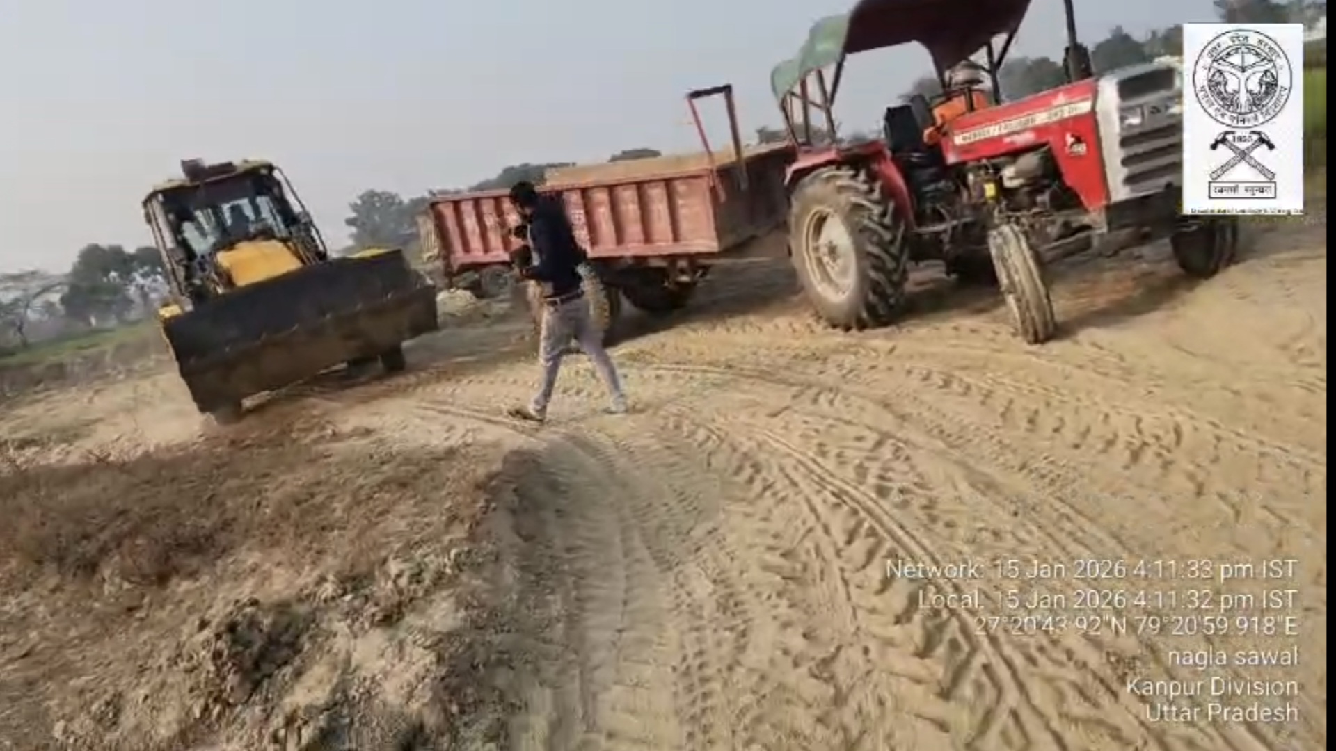फर्रुखाबाद:जिलाधिकारी के निर्देशन में अवैध खनन पर बड़ी कार्रवाई, ट्रैक्टर-ट्रॉली व जेसीबी जब्त