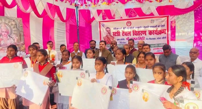 लखीमपुर खीरी : कस्तूरबा गांधी विद्यालय में स्टडी टेबल वितरण कार्यक्रम का हुआ आयोजन