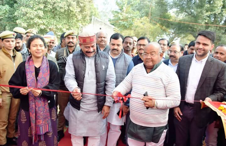 लखीमपुर खीरी : यूपी दिवस का भव्य आगाज, पिछड़ा वर्ग आयोग अध्यक्ष ने विधायक संग किया शुभारंभ