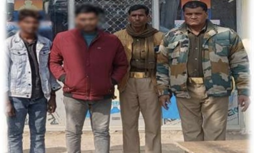 फर्रुखाबाद:कोतवाली मोहम्मदाबाद पुलिस की बड़ी कार्रवाई, चोरी के माल व ₹15 हजार सहित 02 अभियुक्त व 02 बाल अपचारी गिरफ्तार