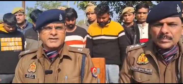 लखीमपुर खीरी : हैदराबाद पुलिस द्वारा व्यापारी से लूट की घटना का सफल अनावरण करते हुए 05 नफर अभियुक्तो को किया गिरफ्तार