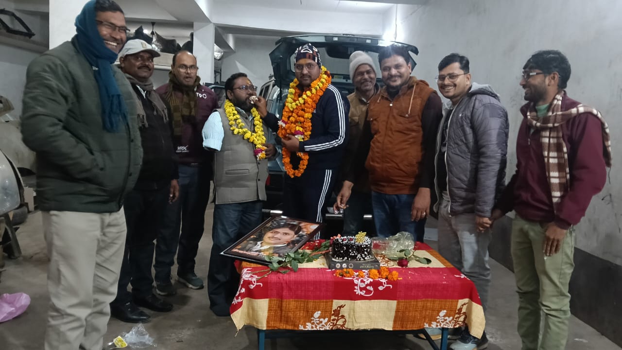 अखिल भारतीय प्रजापति कुंभकार महासंघ उत्तर प्रदेश युवा प्रदेश अध्यक्ष का जन्मदिन बड़े धूमधाम के साथ मनाया गया