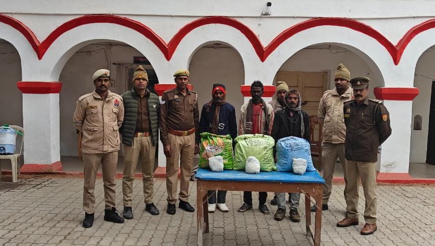 बांदा -ऑपरेशन ईगल” के क्रम में थाना नरैनी पुलिस द्वारा 03 अवैध गांजा तस्करों को किया गया गिरफ्तार ।