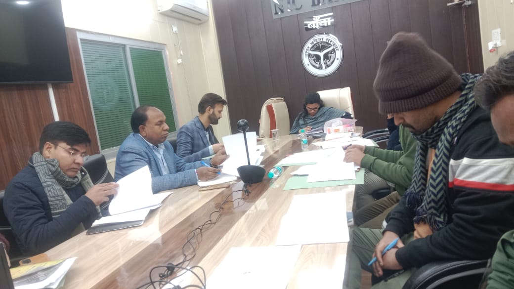 बांदा: जिलाधिकारी की अध्यक्षता में कलेक्ट्रेट में आवधिक श्रम बाल सर्वेक्षण एवं अनिगमित क्षेत्र के उद्योगों का वार्षिक सर्वेक्षण के संबंध में बैठक संपन्न हुई