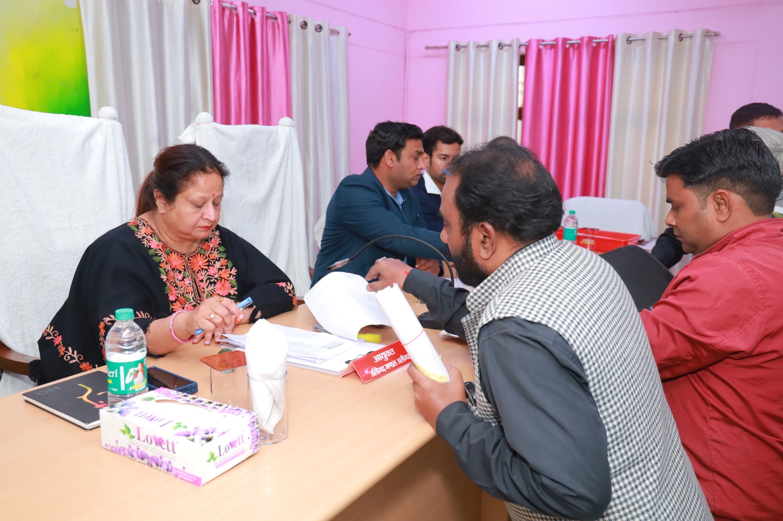कासगंज ;-मंडला आयुक्त संगीता सिंह की अध्यक्षता में संपूर्ण समाधान दिवस का आयोजन