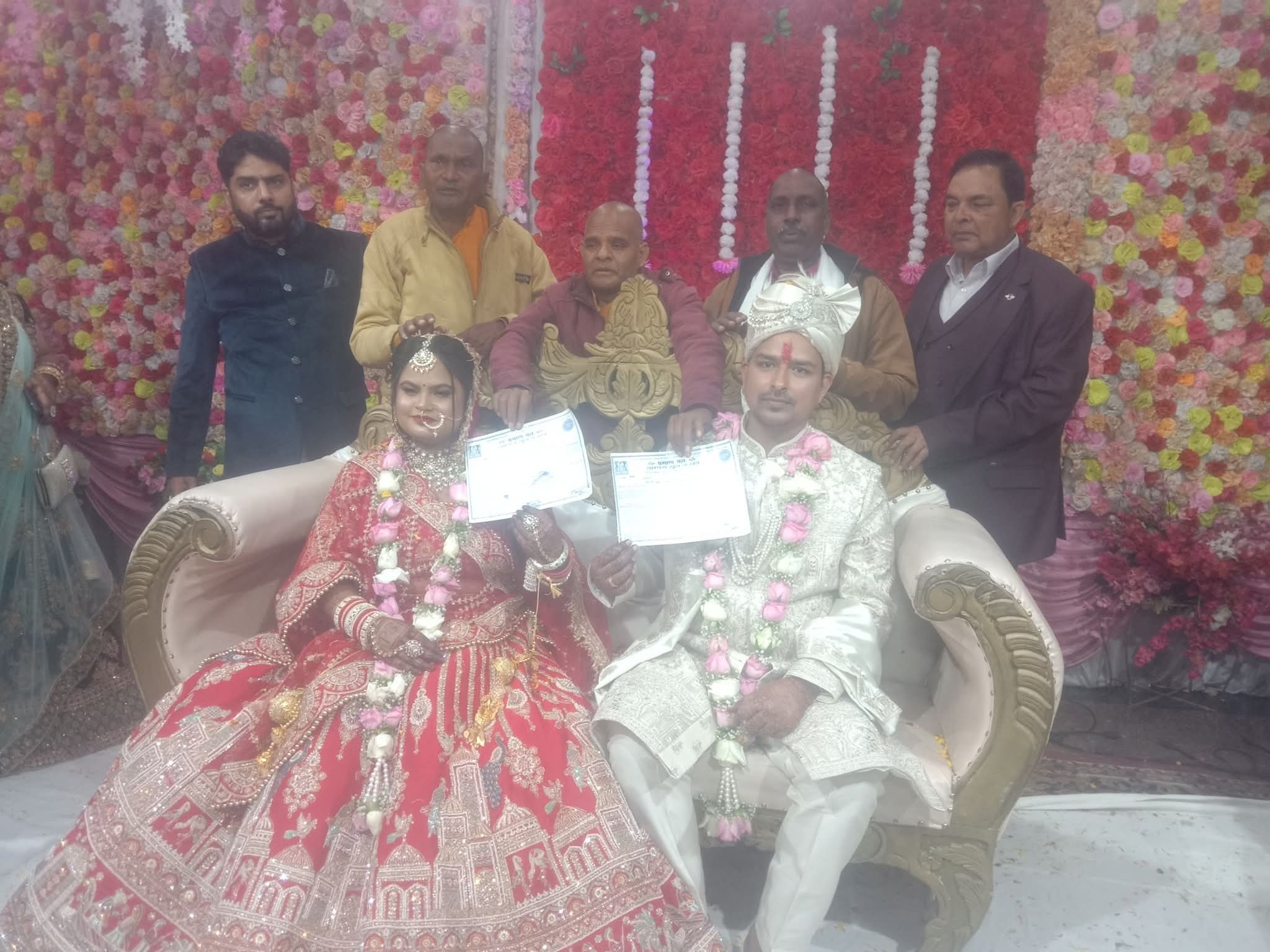 मैनपुरी:बौद्ध रीति से सम्पन्न हुआ विवाह संस्कार, नवदंपति को प्रदान किया गया प्रमाण-पत्र