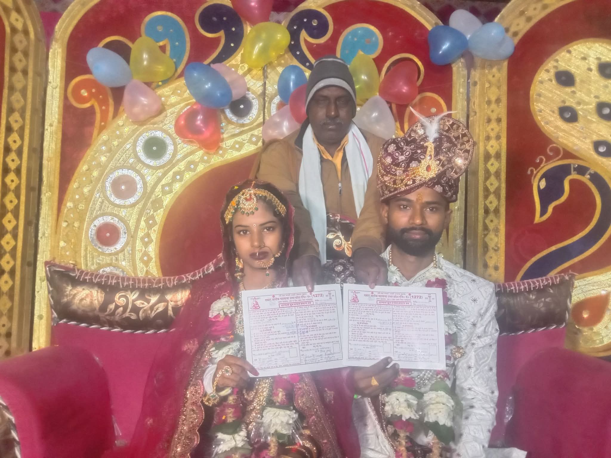 फर्रुखाबाद में बौद्ध रीति से सम्पन्न हुआ विवाह संस्कार, वर-वधू को प्रदान किया गया प्रमाण पत्र