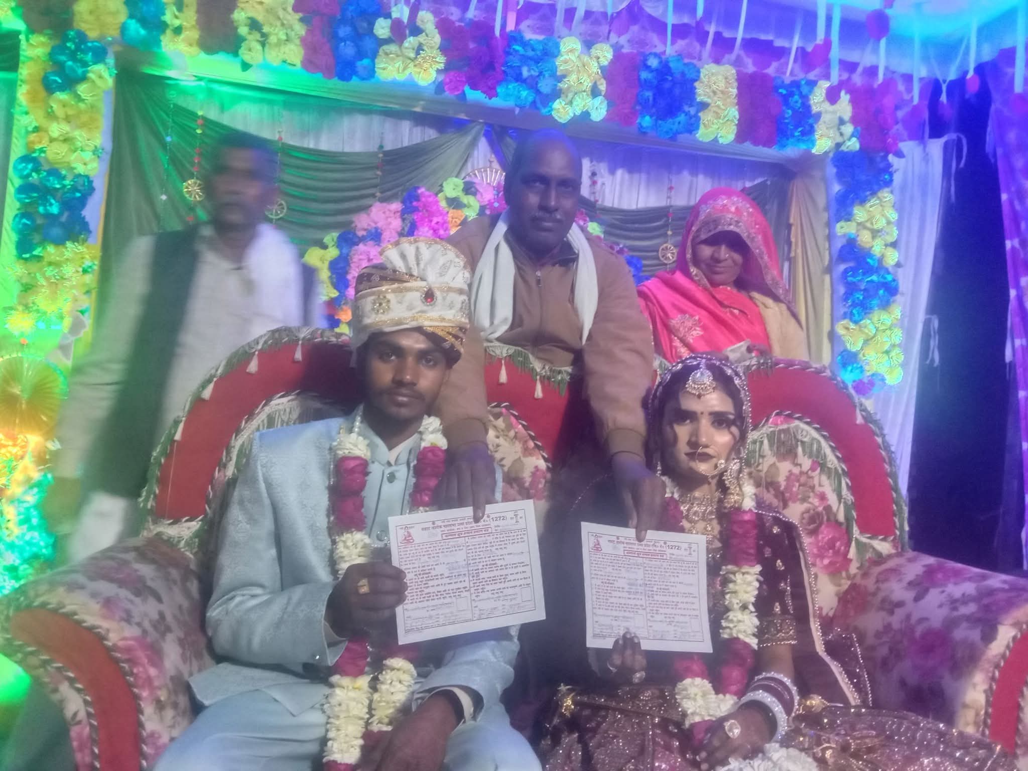 फर्रुखाबाद में बौद्ध रीति से सम्पन्न हुआ दाम्पत्य सूत्र बन्धन संस्कार, नवदम्पति को प्रदान किया गया प्रमाण पत्र