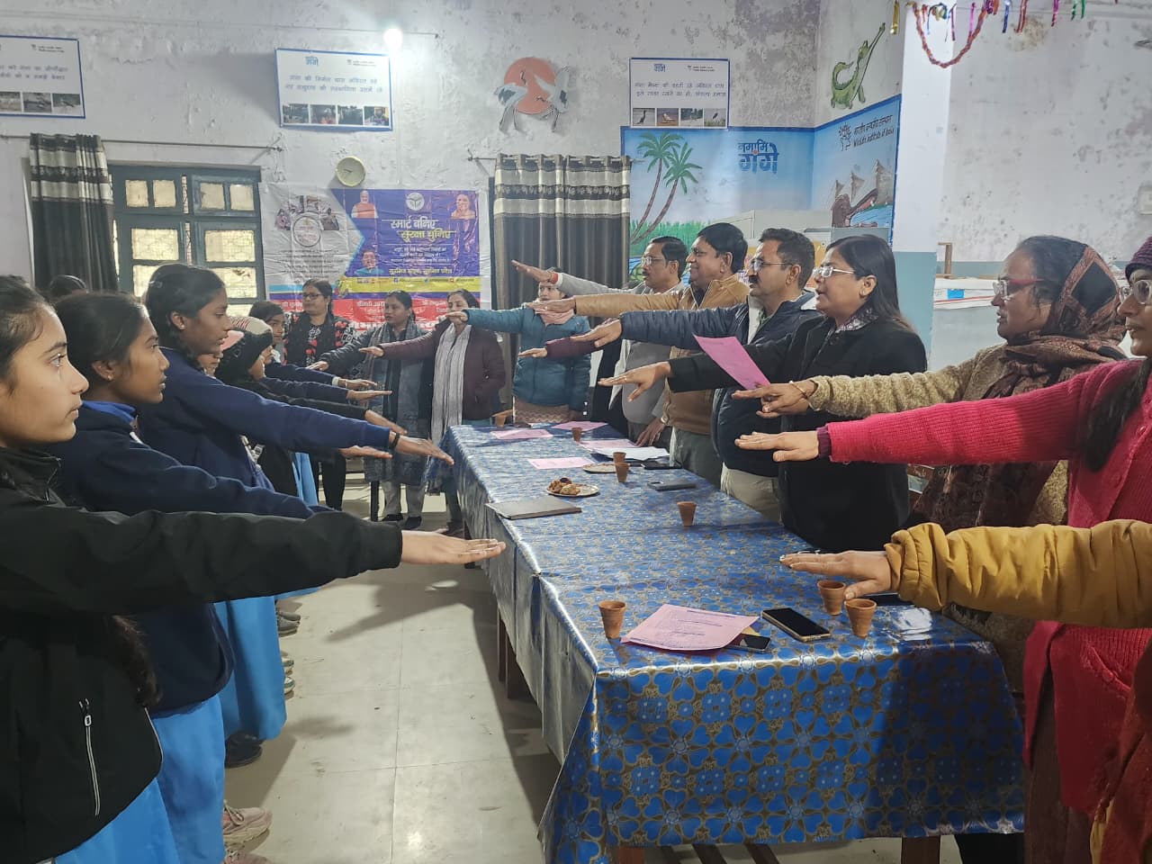 फर्रुखाबाद:यातायात नियमों के पालन की दिलाई गई शपथ, 25 ड्राइविंग लाइसेंस निलंबित, 18 लाख रुपये जुर्माना वसूला गया
