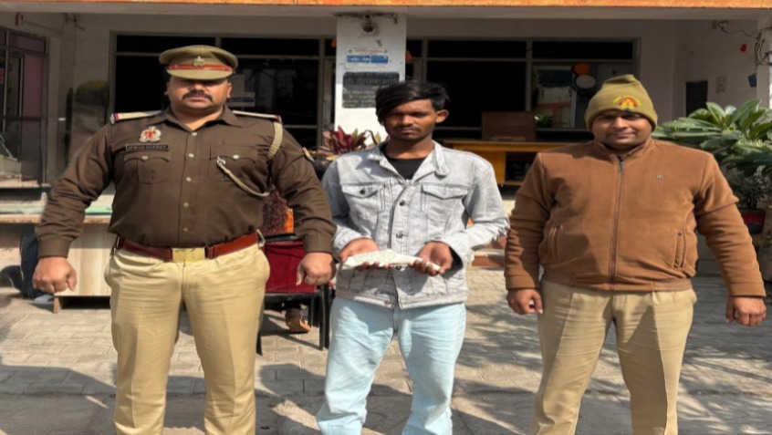 फर्रुखाबाद: पुलिस की बड़ी कार्रवाई, एक अभियुक्त अवैध तमंचा व जिंदा कारतूस सहित गिरफ्तार