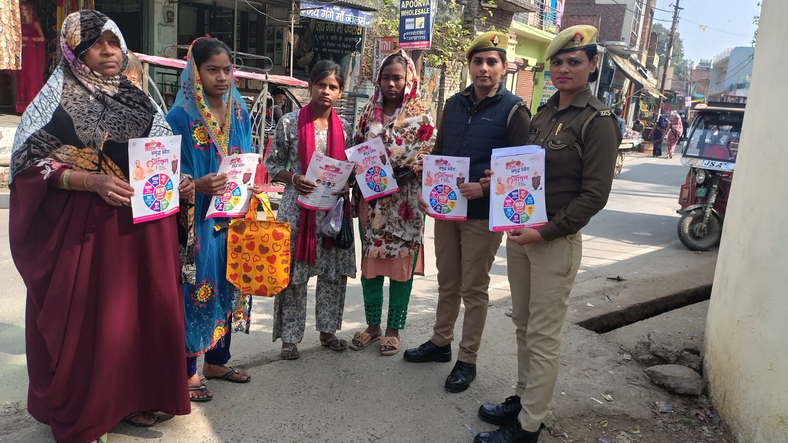 फर्रुखाबाद:मिशन शक्ति अभियान के तहत थाना मऊदरवाजा में महिलाओं व बालिकाओं को दी गई सुरक्षा एवं अधिकारों की जानकारी