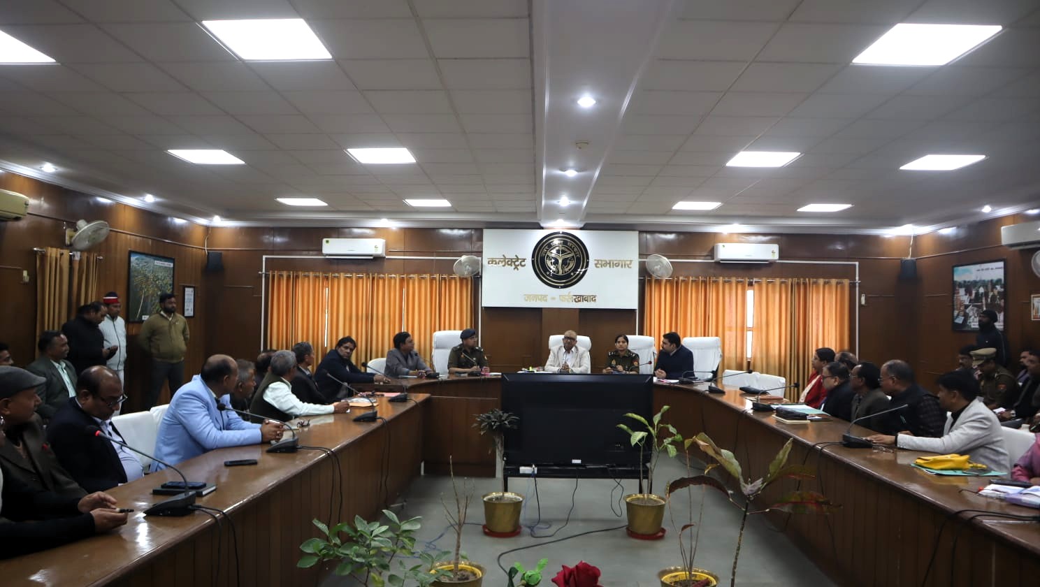 फर्रुखाबाद: बोर्ड परीक्षा 2026 को शांतिपूर्ण व नक़ल-विहीन कराने हेतु प्रशासन की समीक्षा बैठक आयोजित