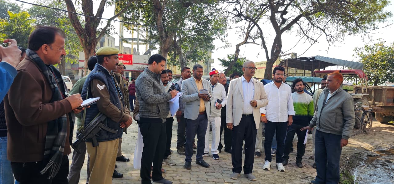 फर्रुखाबाद: जिलाधिकारी ने मोहम्मदाबाद नगर पंचायत कार्यालय का किया निरीक्षण, विकास कार्यों में गुणवत्ता व समयबद्धता पर दिया जोर
