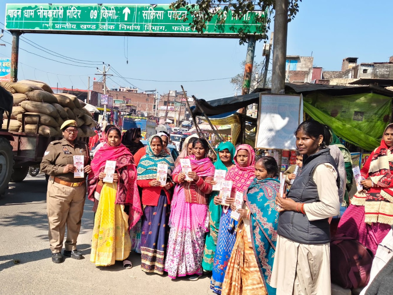 फर्रुखाबाद:मिशन शक्ति के तहत कोतवाली मोहम्मदाबाद में महिलाओं को किया गया जागरूक।